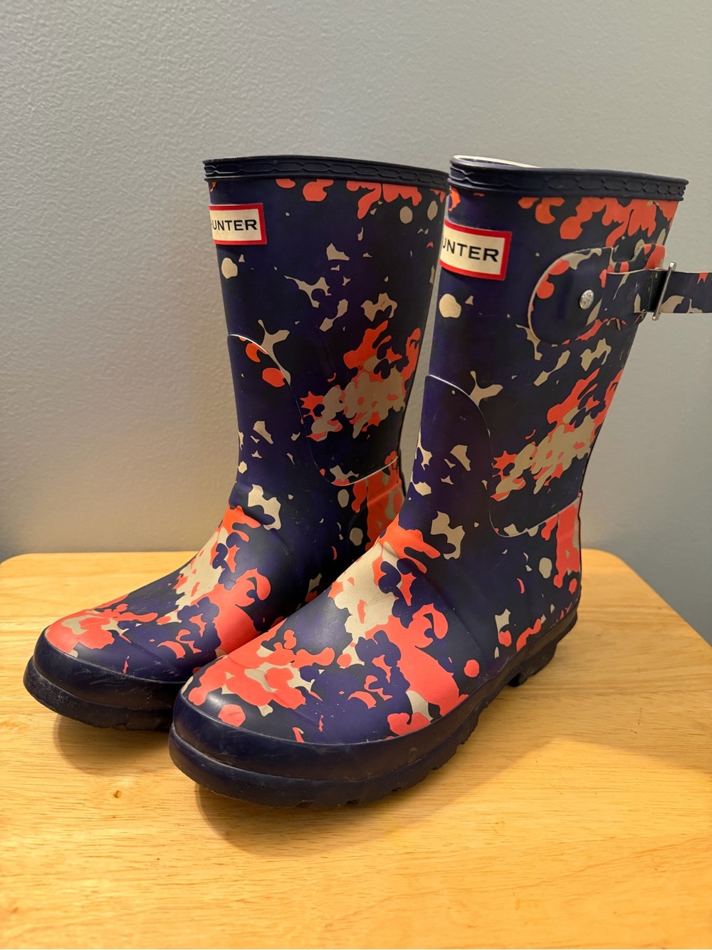 Hunter Women's Navy, Coral & Cream Camo Rain Boots